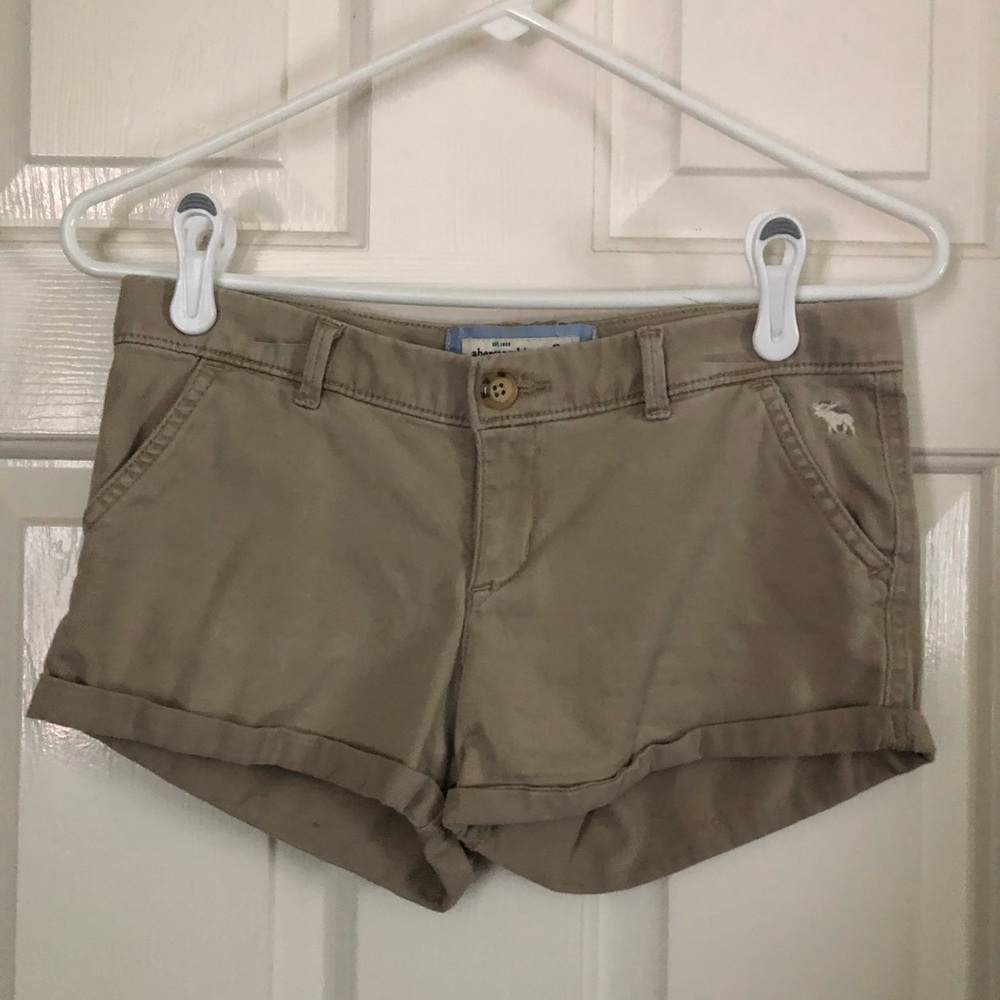 ABERCROMBIE KHAKI SHORTS